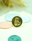 Sceau en laiton motif chaton de dos - Riwalenn - Artisaire - cachet de cire